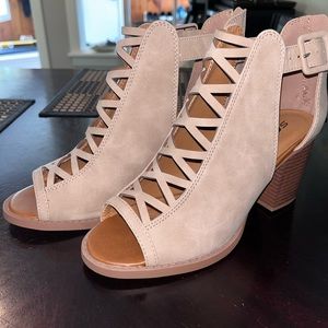 Beige heels